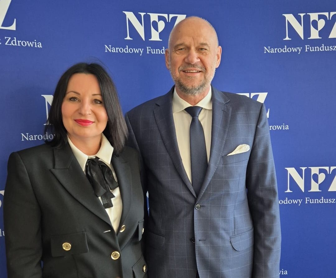 dyrektorka kujawsko-pomorskiego oddziału nfz agnieszka bańkowska i prezes roman rogalski
